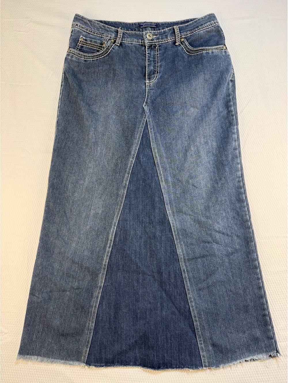 Bandolino Denim Maxi Skirt Women 10 Embroidered Sequin Raw Hem Y2K Boho Western